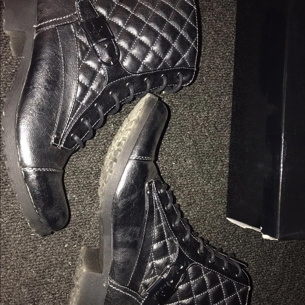 8.5 women’s guess boots